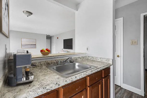 Willows Apartments — Photo 4