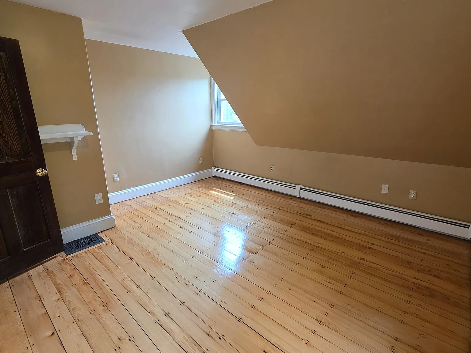Studio, 1.0 bath, 300 sqft, $1,050 — Photo 2