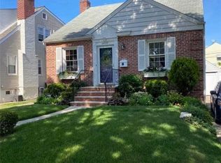 45-53 196th St, Flushing, NY 11358