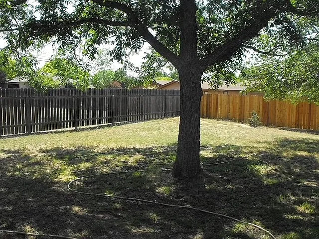 131 Candice Dr N — Photo 12