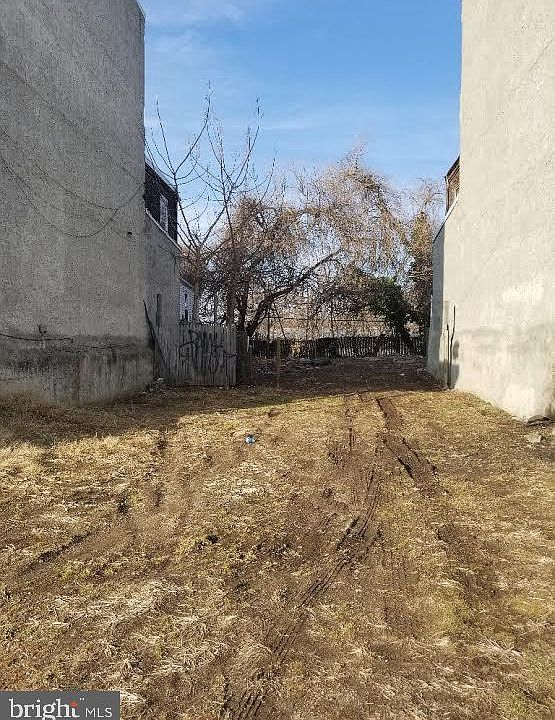 1st image of 1129 W Erie Ave