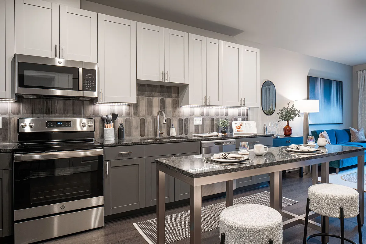 Building Photo - Crescent at Chevy Chase