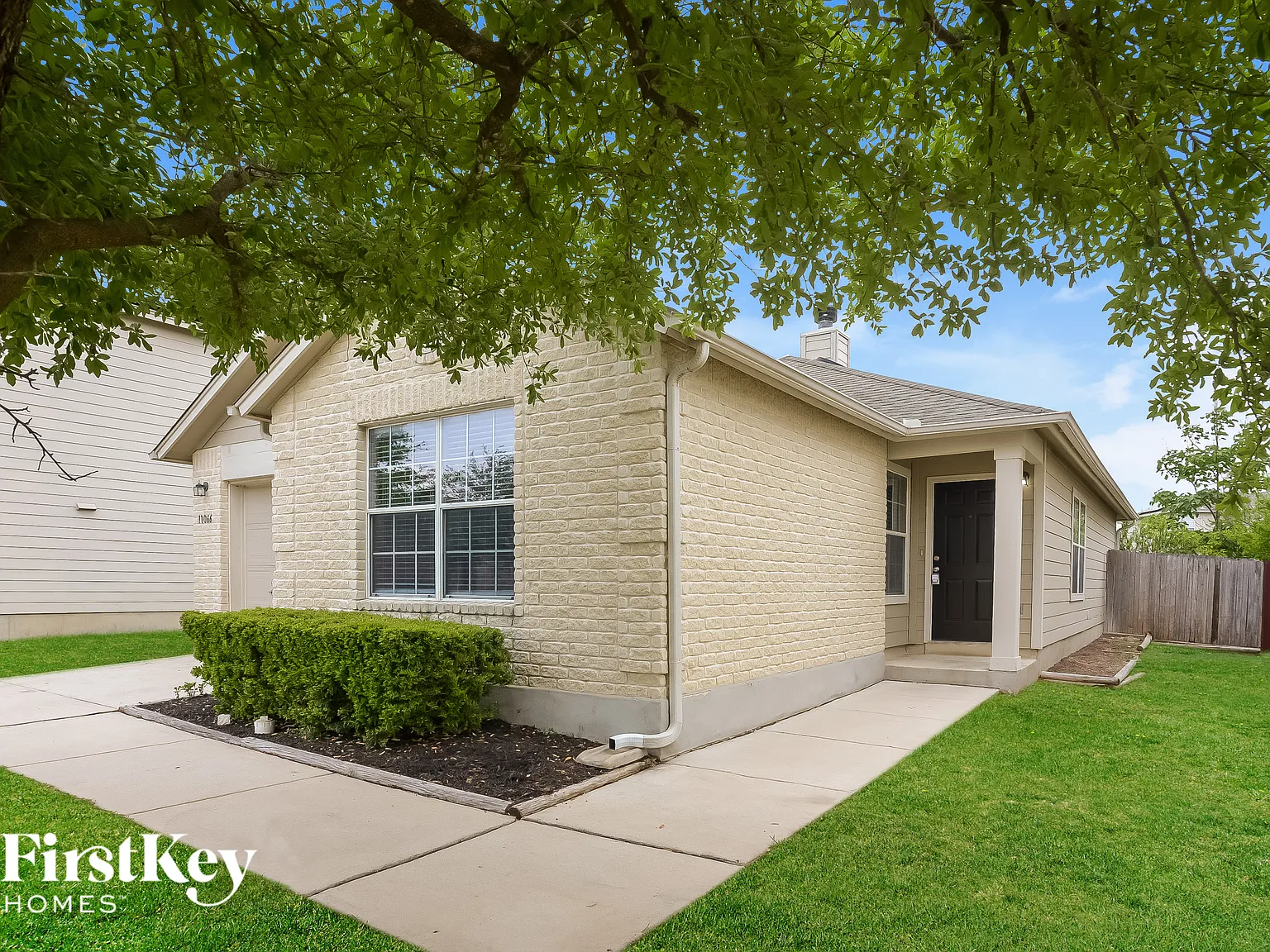 3 bed, 2.0 bath, 1332 sqft, $1,840 — Photo 2