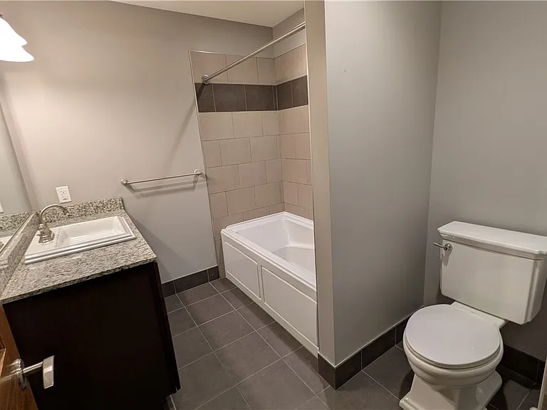 149 Swan St #404 — Photo 13