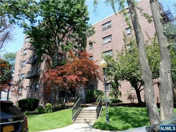 3040 Edwin Ave APT 3F, Fort Lee, NJ 07024