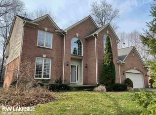 2126 Square Lake, Troy, MI 48085
