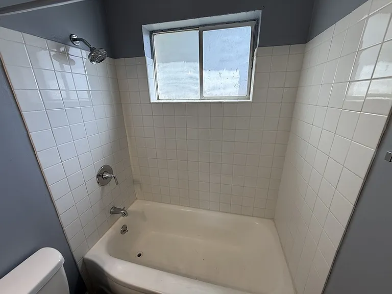 2086 Hubert Ave #3 — Photo 8