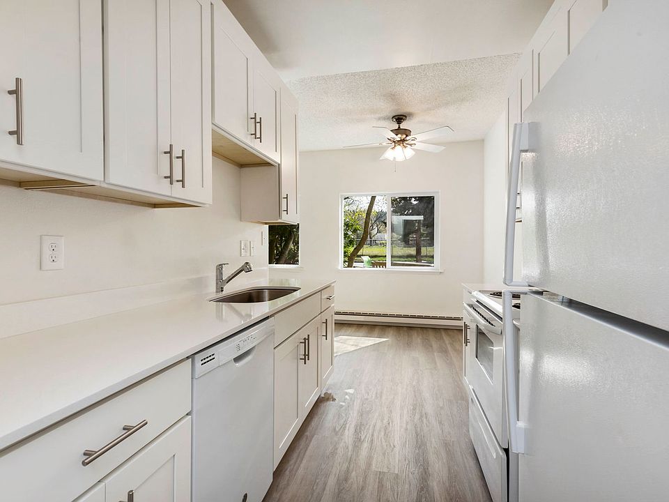 1st image of 15015 15th Ave NE #314