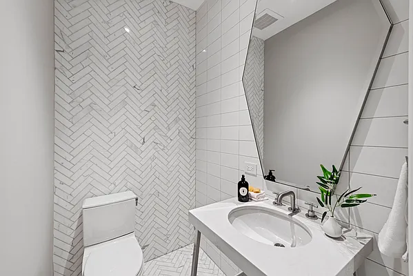 Rented by SERHANT. | media 21