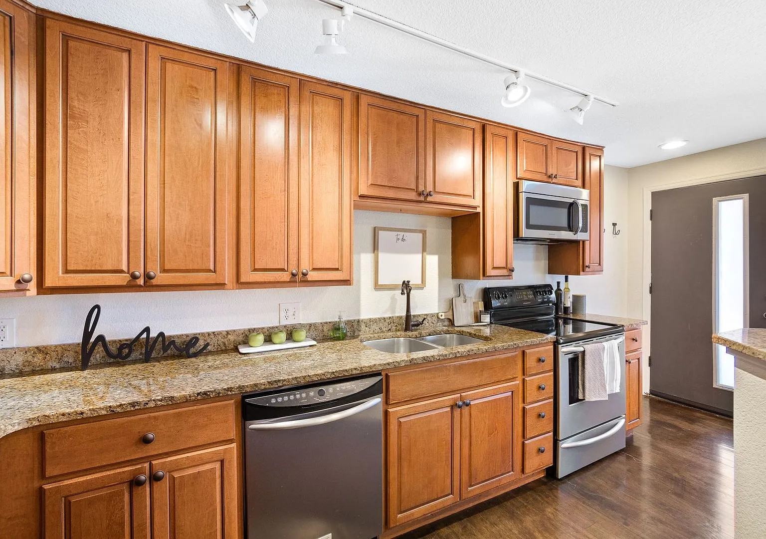 Incredible 2 bedroom 1 bath Condo in West Washington Park Neighborhood — Photo 3