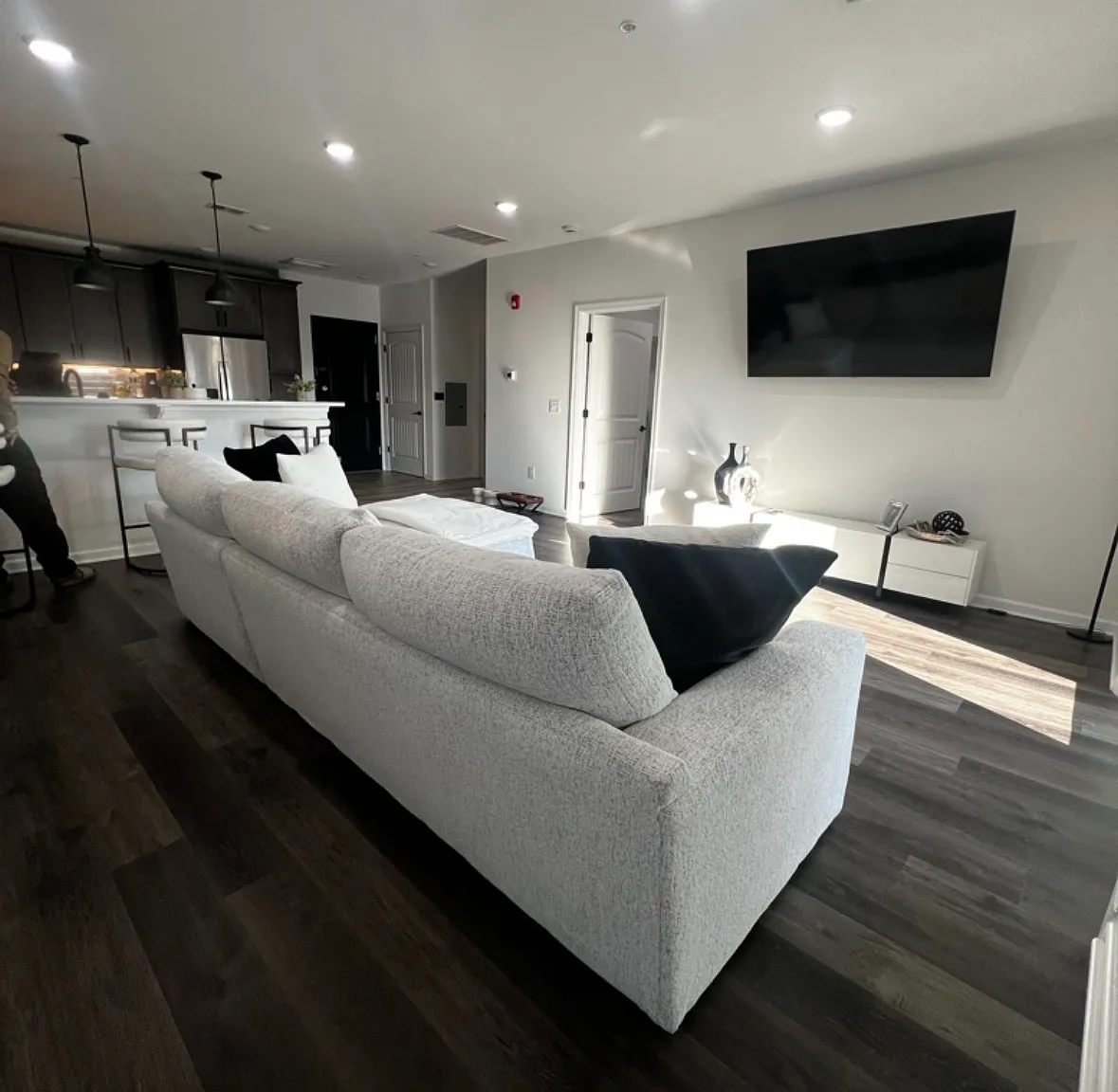 2 bed, 1353 sqft, $2,895 — Photo 4