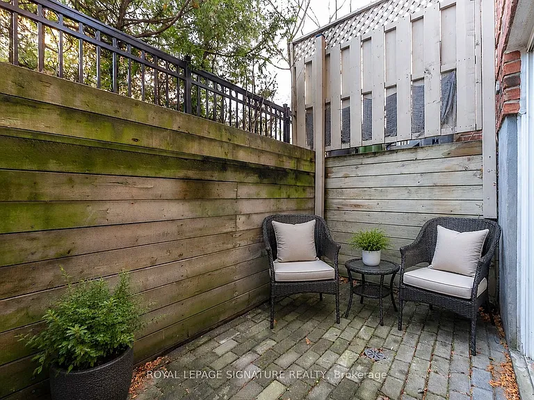 1019A College St — Photo 32