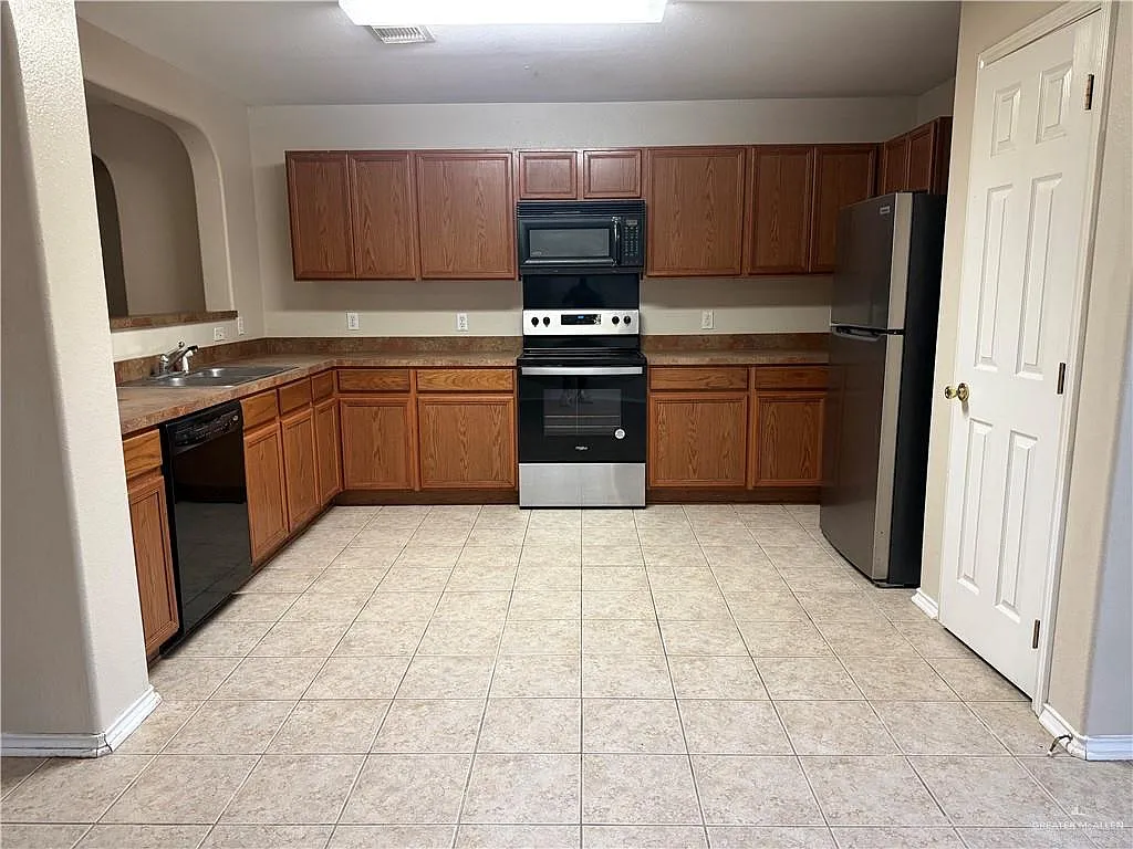 3 bed, 2.0 bath, 1670 sqft, $1,750 — Photo 4