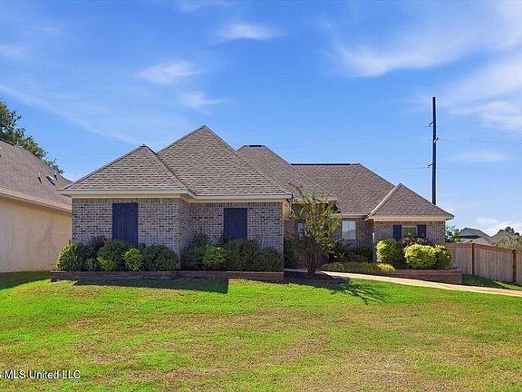 2nd image of 726 Sawgrass Lakes Dr