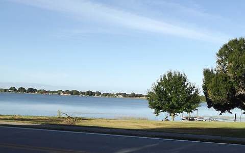 2nd image of 831 Lake Dr E