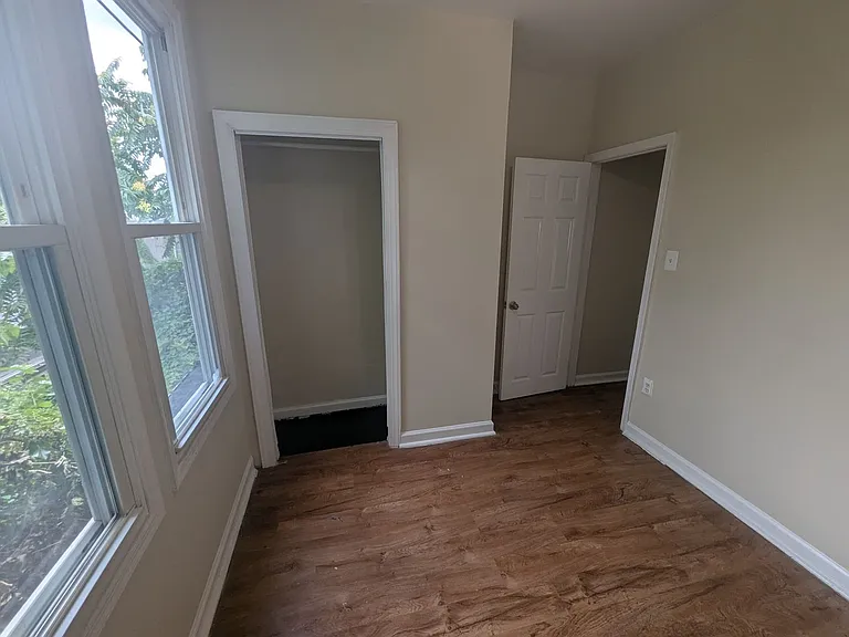 232 E Garrett St — Photo 8