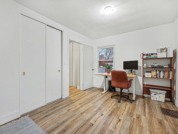 5th image of 1035 Washtenaw St NE