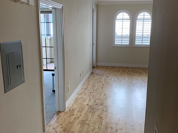 5th image of 630 Elm St #407