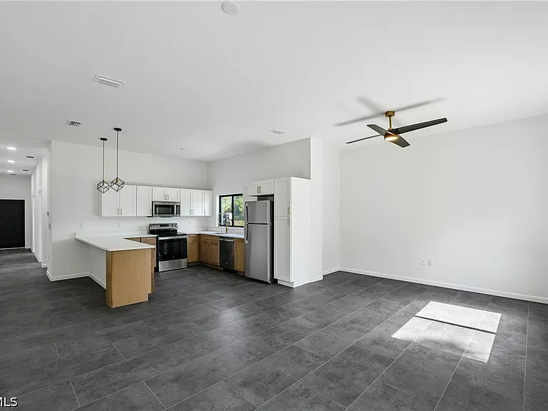 601 Hawthorne Ave S — Photo 12