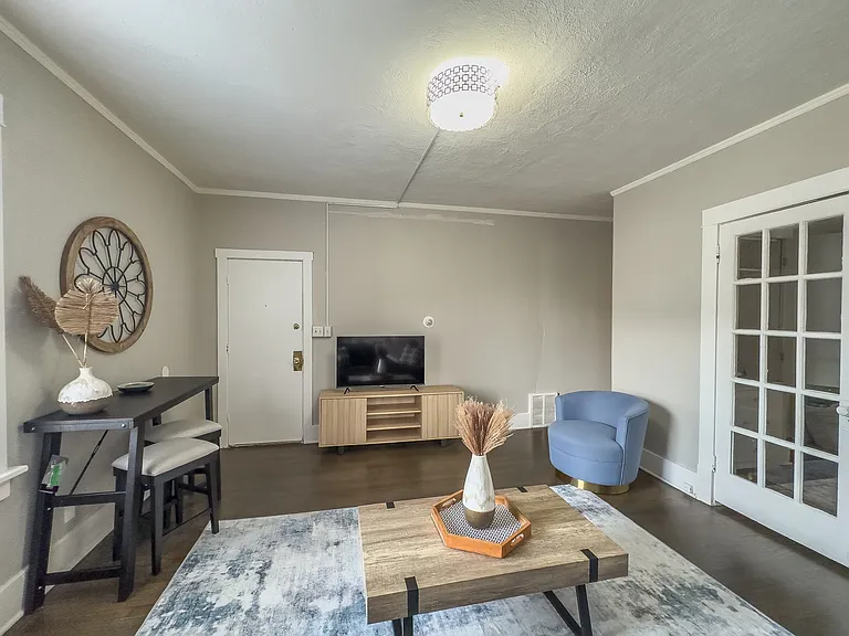 913 Forest Ave — Photo 11