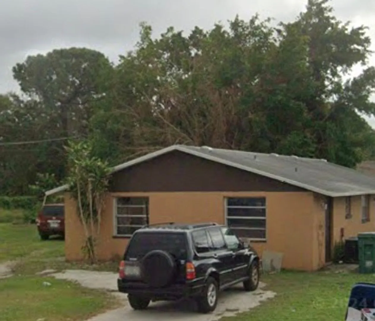 2 bed room 1 bath duplex — Photo 1