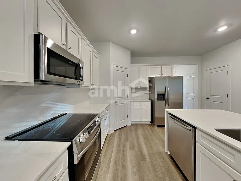 910 Carnelian Ln — Photo 3