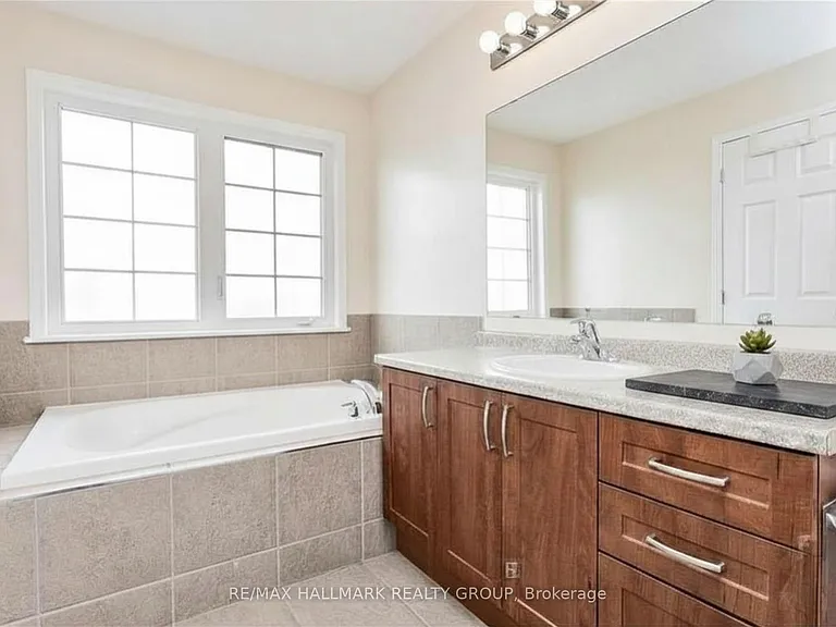 565 Pepperville Cres — Photo 11