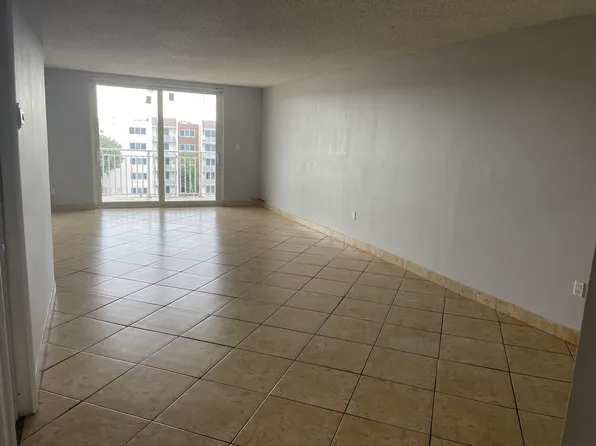 6960 NW 186th St APT 2-527, Hialeah, FL 33015