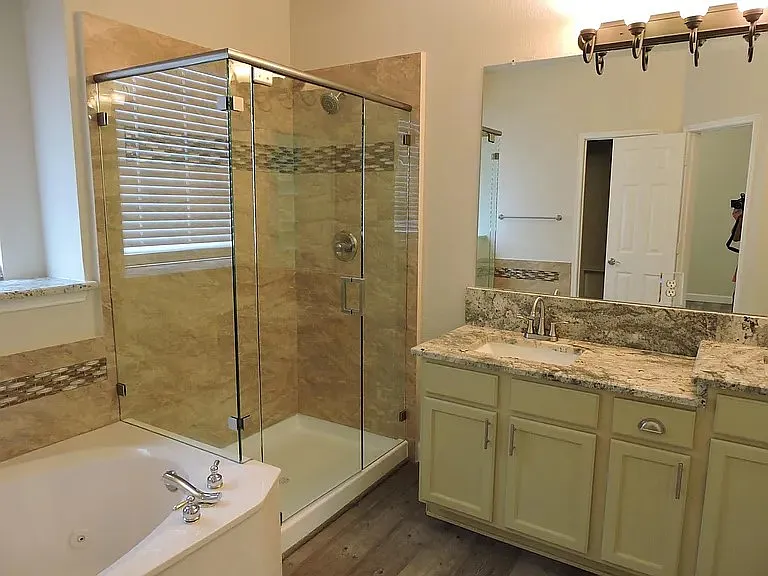 403 Colony Dr — Photo 9