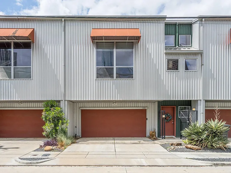 1304 Arthur St — Photo 1
