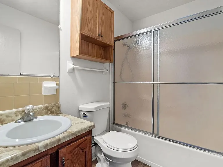 1304 Essex Ct — Photo 11