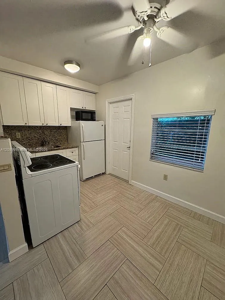 Biscayne Court — Photo 3