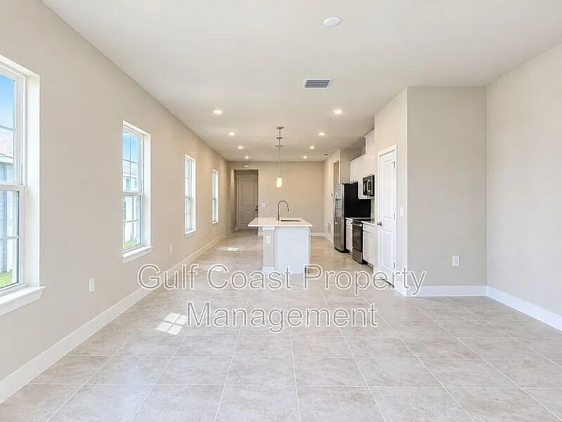 3 bed, 2.0 bath, 1500 sqft, $2,999 — Photo 4