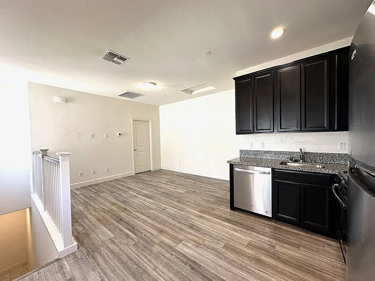 530 E Isidoro Ave — Photo 10