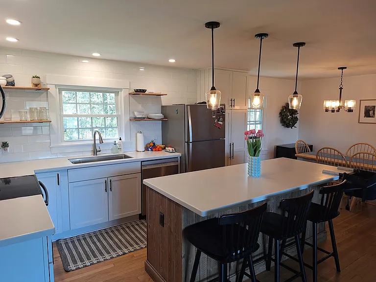 103 Wentworth Rd — Photo 3