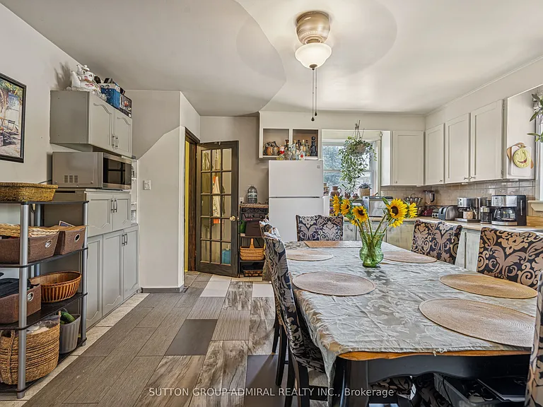 499 York St #UPPER — Photo 9