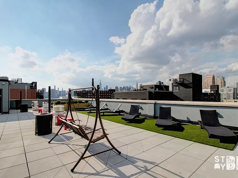 72 Box St #3J — Photo 15