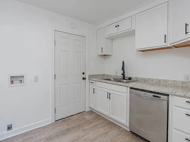 312 Pineneedle Rd — Photo 7