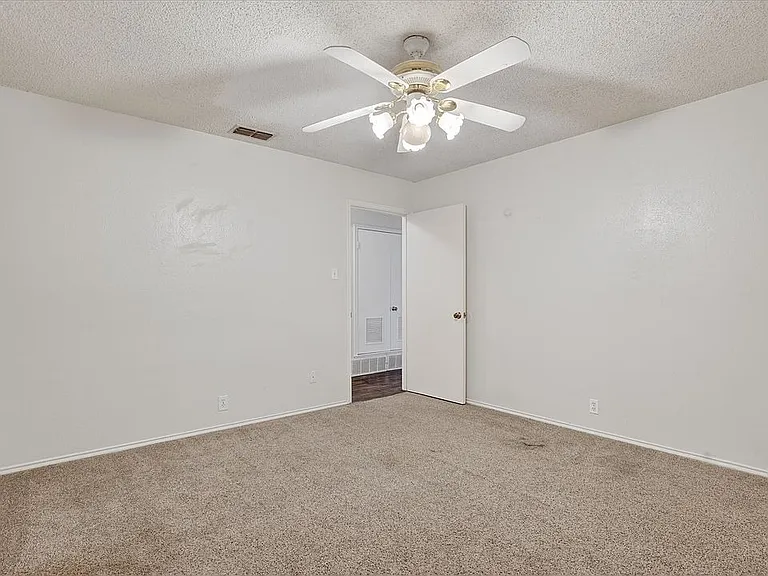 834 S Ridgeway Dr — Photo 11