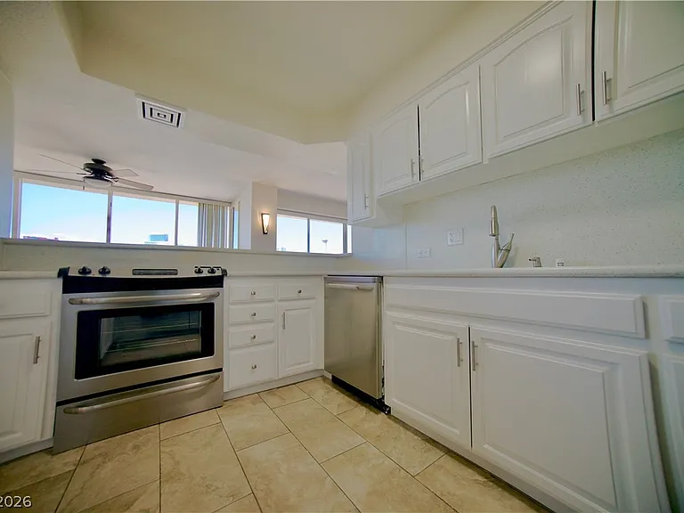 3111 Bel Air Dr #8E — Photo 26