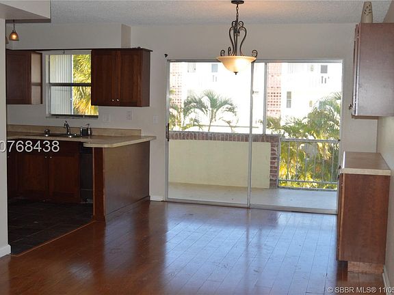 2nd image of 1100 SE 4th Ave APT 20