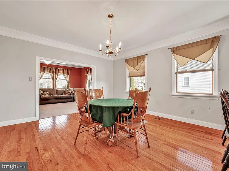 19 Beechwood Rd — Photo 16