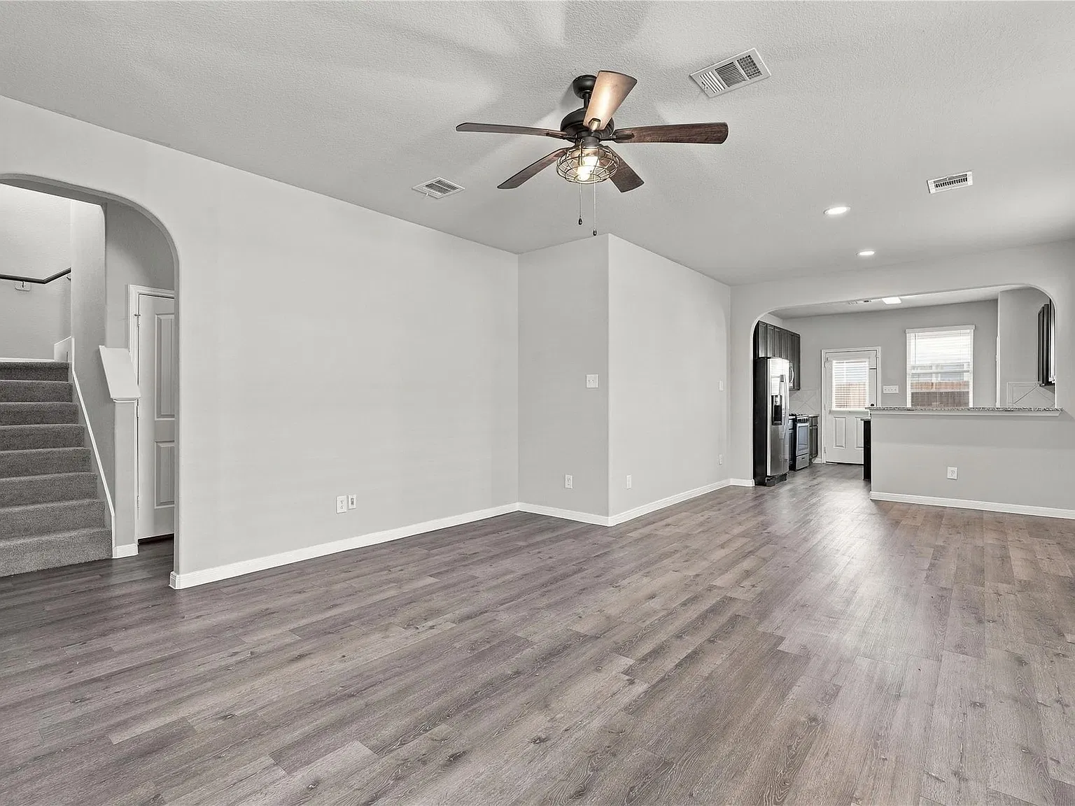4 bed, 2.5 bath, 2034 sqft, $2,175 — Photo 2
