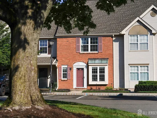18 Keith Ct, Kendall Park, NJ 08824