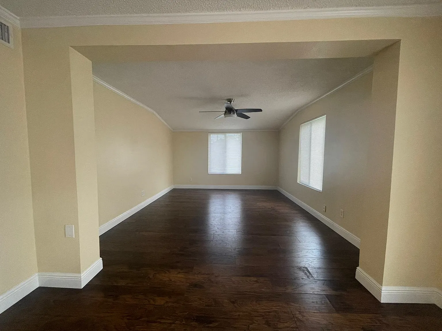 3 bed, 2.5 bath, 1631 sqft, $2,450 — Photo 4