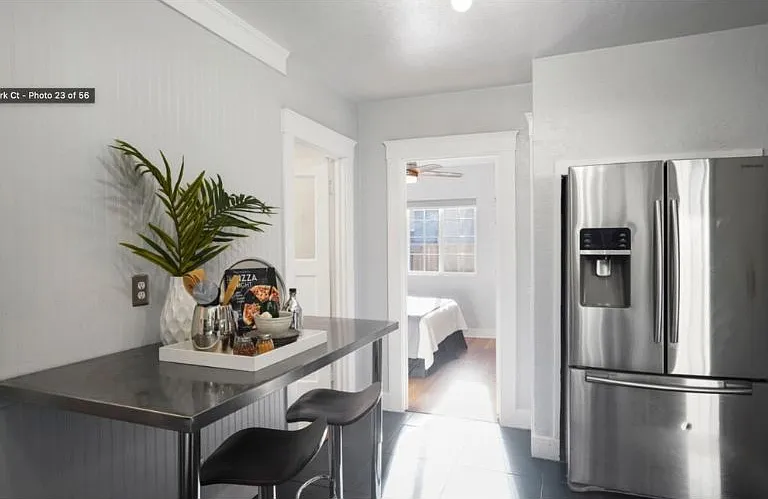 650 Park Ct — Photo 3