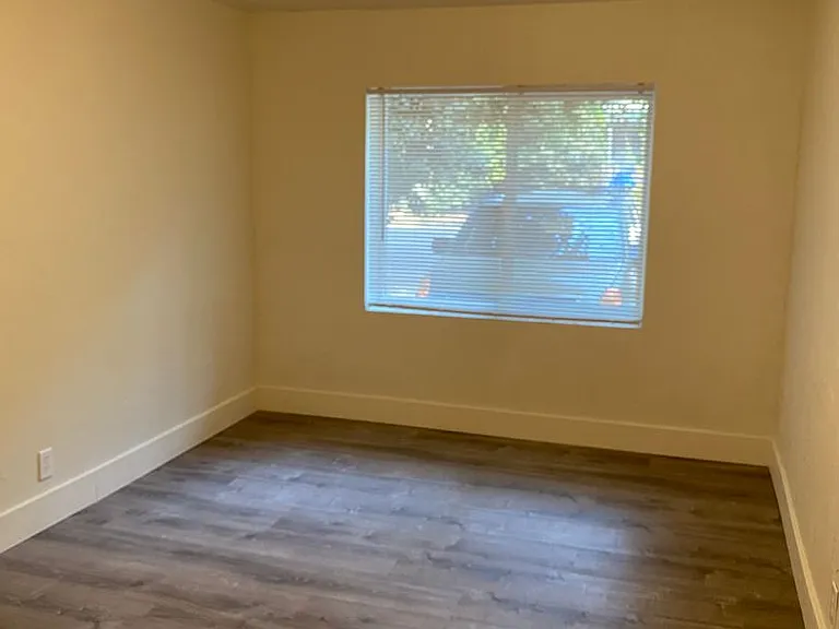 1642 Mulberry St — Photo 13