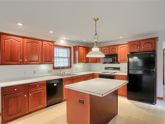 5th image of 115 Jenny Dr