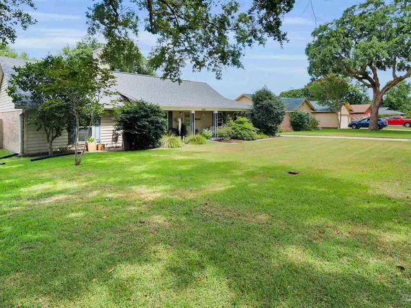 2462 Pine Forest Dr, Pensacola, FL 32526