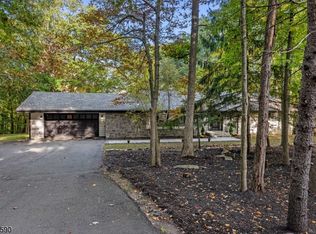 77 Green Hill Rd, Kinnelon, NJ 07405